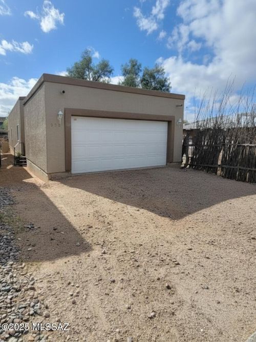 533 W San Xavier St, Tucson, AZ, 85713-1698 | Card Image