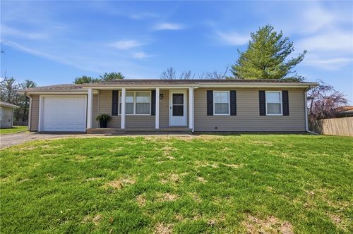 704 Eastgate Dr, Charleston, IL, 61920-2314 | Card Image