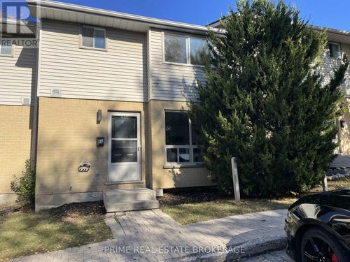 35 Waterman Ave, London, ON, N6C3K9 | Card Image