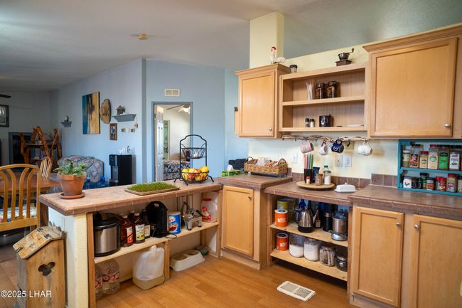 7190 E Red Barrel Dr, House other with 3 bedrooms, 2 bathrooms and null parking in Yucca AZ | Image 11