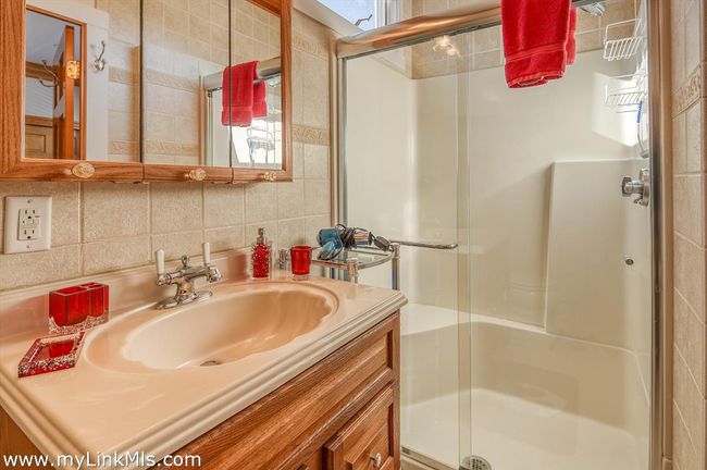 UNIT-2 - 47 E Chop Dr, Condo with 1 bedrooms, 1 bathrooms and null parking in Oak Bluffs MA | Image 9