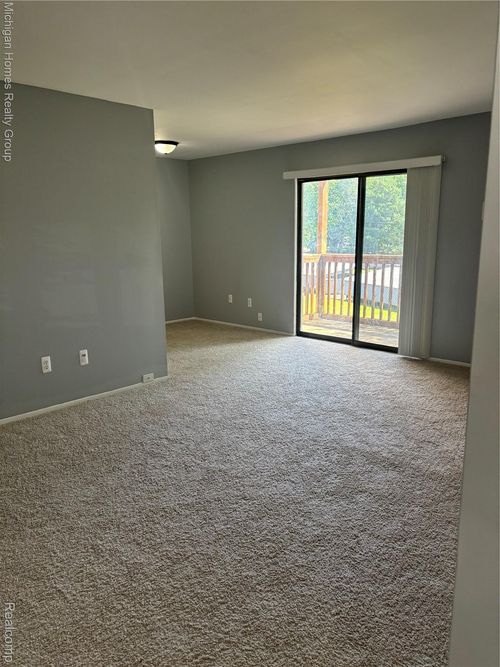 unit-29-30028 W 12 Mile Rd, Farmington Hills, MI, 48334-3917 | Card Image