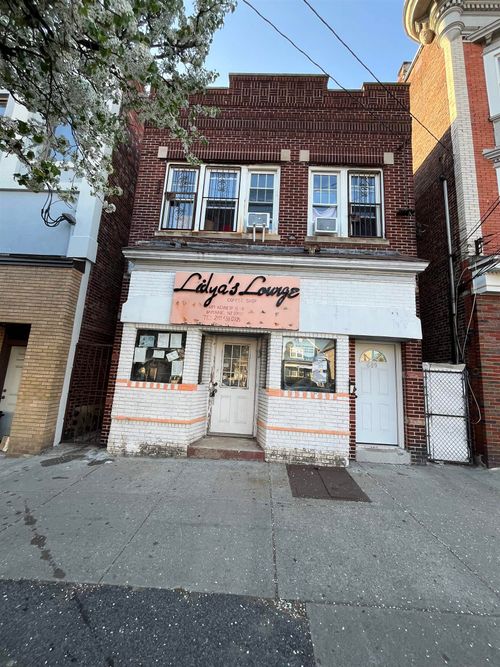 689 Kennedy Blvd, Bayonne, NJ, 07002-2715 | Card Image