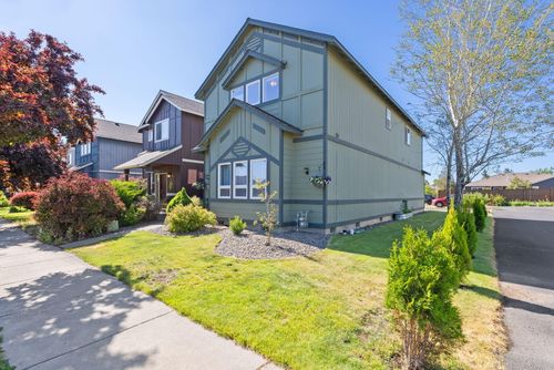 2420 Nw Dogwood Ave, Redmond, OR, 97756-7086 | Card Image