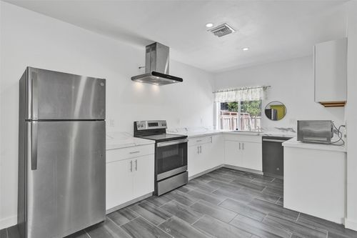 1904 Se 1st Ave, Fort Lauderdale, FL, 33316-2804 | Card Image