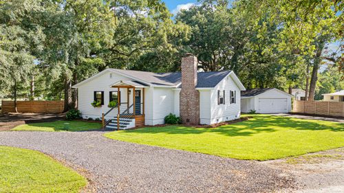 209 Bonneau St, Bonneau, SC, 29431-8622 | Card Image