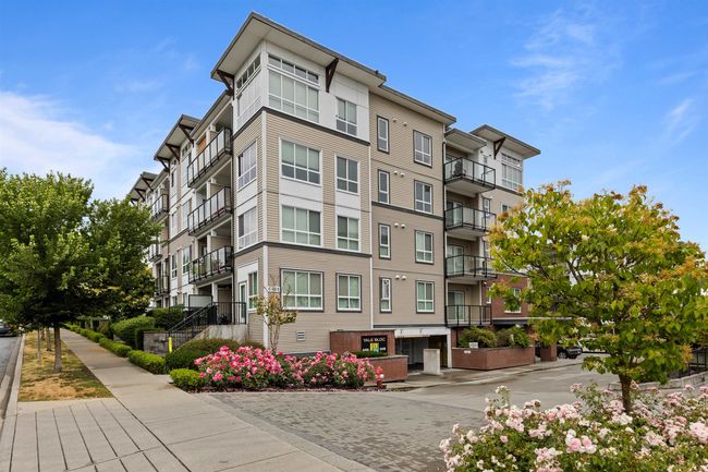 View of apartment building / complex | Image 18