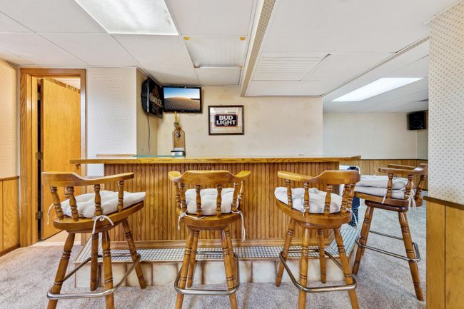 Entertaining lower level bar area | Image 17