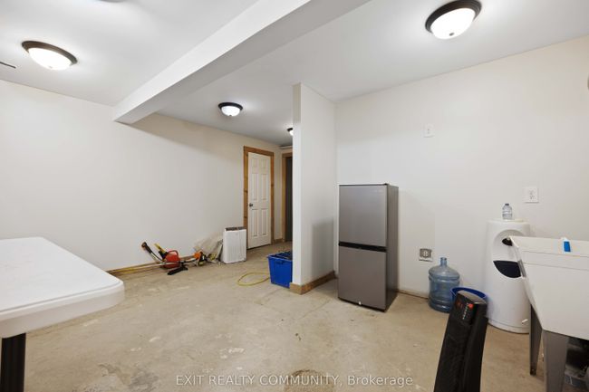 329 Parkhill Dr, Home with 0 bedrooms, 1 bathrooms and null parking in Thedford ON | Image 11