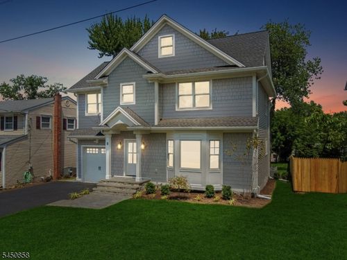 8 Pine Tree Ter, Madison, NJ, 07940-2312 | Card Image