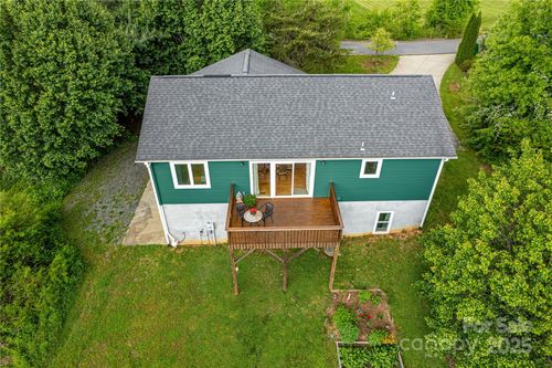 18 Benzington Way, Leicester, NC, 28748-9308 | Card Image