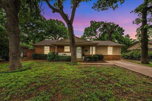 2244 Cambridge Dr, Irving, TX, 75061-6821 | Card Image
