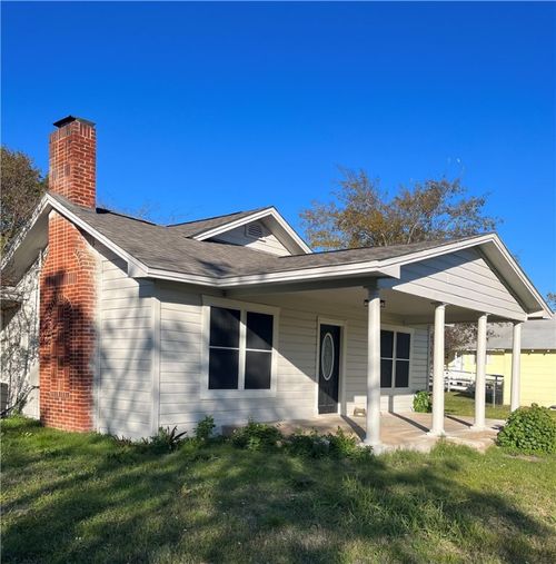 718 Hollis St, Normangee, TX, 77871-3783 | Card Image