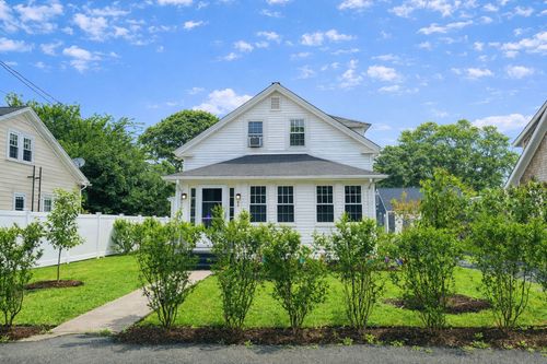 58 Chase St, Hyannis, MA, 02601-4518 | Card Image