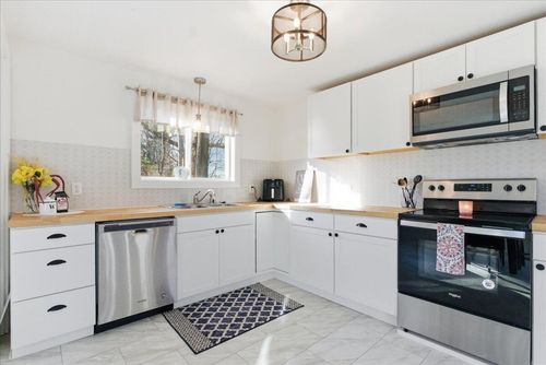 394 Highland Avenue, Gardiner, ME, 04345 | Card Image