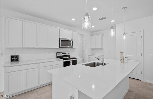 1661 Lake Jessup Cir, Townhouse with 3 bedrooms, 3 bathrooms and null parking in CAPE CORAL FL | Image 9