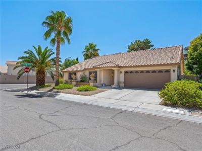 7501 Cathedral Canyon Court, House other with 3 bedrooms, 2 bathrooms and null parking in Las Vegas NV | Image 3