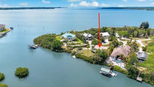 3858 Shore Blvd, OLDSMAR, FL, 34677-5636 | Card Image
