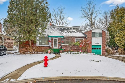 9 Daleview Crt, Hamilton, ON, L8S3L9 | Card Image