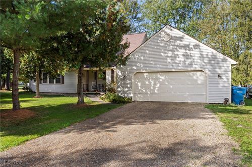 428 Prospect St, Wellington, OH, 44090-9202 | Card Image