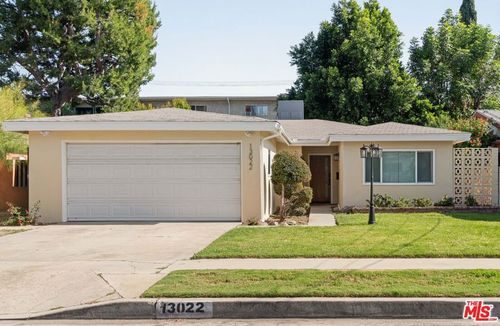 13022 Aetna St, Valley Glen, CA, 91401-3203 | Card Image