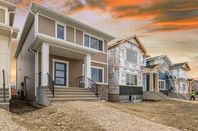 743 Bayview Hill Sw, Home with 3 bedrooms, 2 bathrooms and 2 parking in Airdrie AB | Image 1