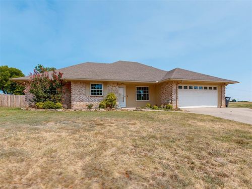 1520 Winding Creek Rd, Moore, OK, 73160-6627 | Card Image