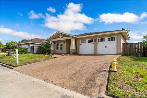 6 Virginia Hills Dr, Corpus Christi, TX, 78414-4073 | Card Image