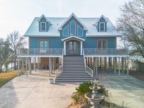 957 N Shore Dr, Biloxi, MS, 39532-3013 | Card Image