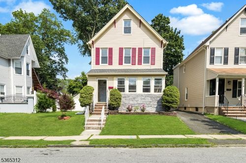 28 Westcott St, East Orange, NJ, 07017-3209 | Card Image
