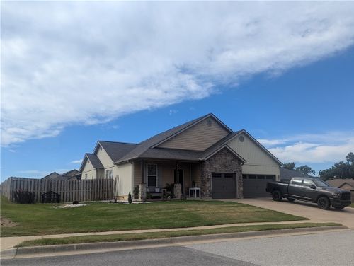 2111 Hunter Drive, Pea Ridge, AR, 72751 | Card Image