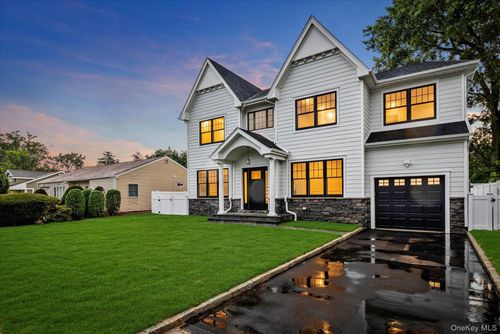 109 Greenway, Albertson, NY, 11507-1121 | Card Image