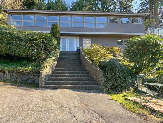 15 Oceanview Road, House other with 4 bedrooms, 2 bathrooms and 5 parking in Lions Bay BC | Image 4