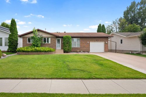 5703 35 St, Lloydminster, AB, T9V1W9 | Card Image