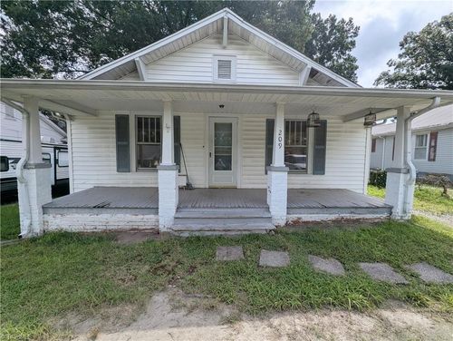 209 Moore St, Thomasville, NC, 27360-3738 | Card Image