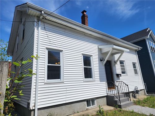 20 Vandewater St, Providence, RI, 02908-1624 | Card Image