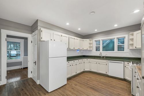 21 Madison St, Portsmouth, NH, 03801-4935 | Card Image