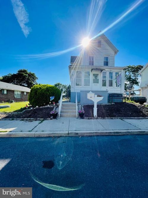 808 N Oswego St, Allentown, PA, 18109-2318 | Card Image