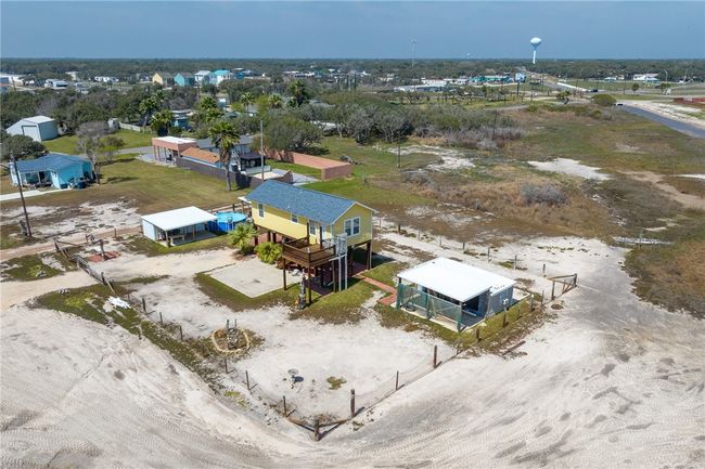 326 E 10 Th St, House other with 1 bedrooms, 2 bathrooms and null parking in Rockport TX | Image 39