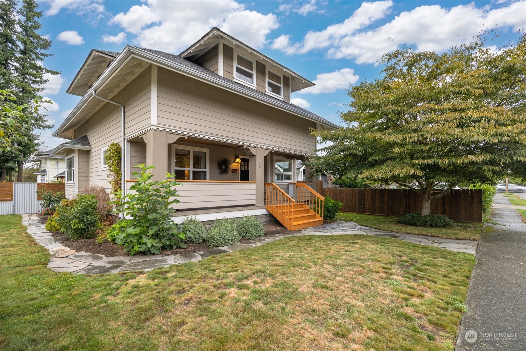 J St, Bellingham, WA 98225