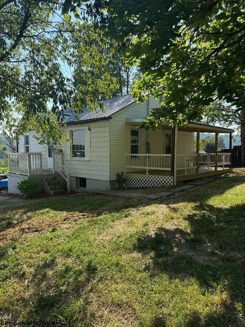 8287 Gordon St, Stonewood, WV, 26301-7814 | Card Image