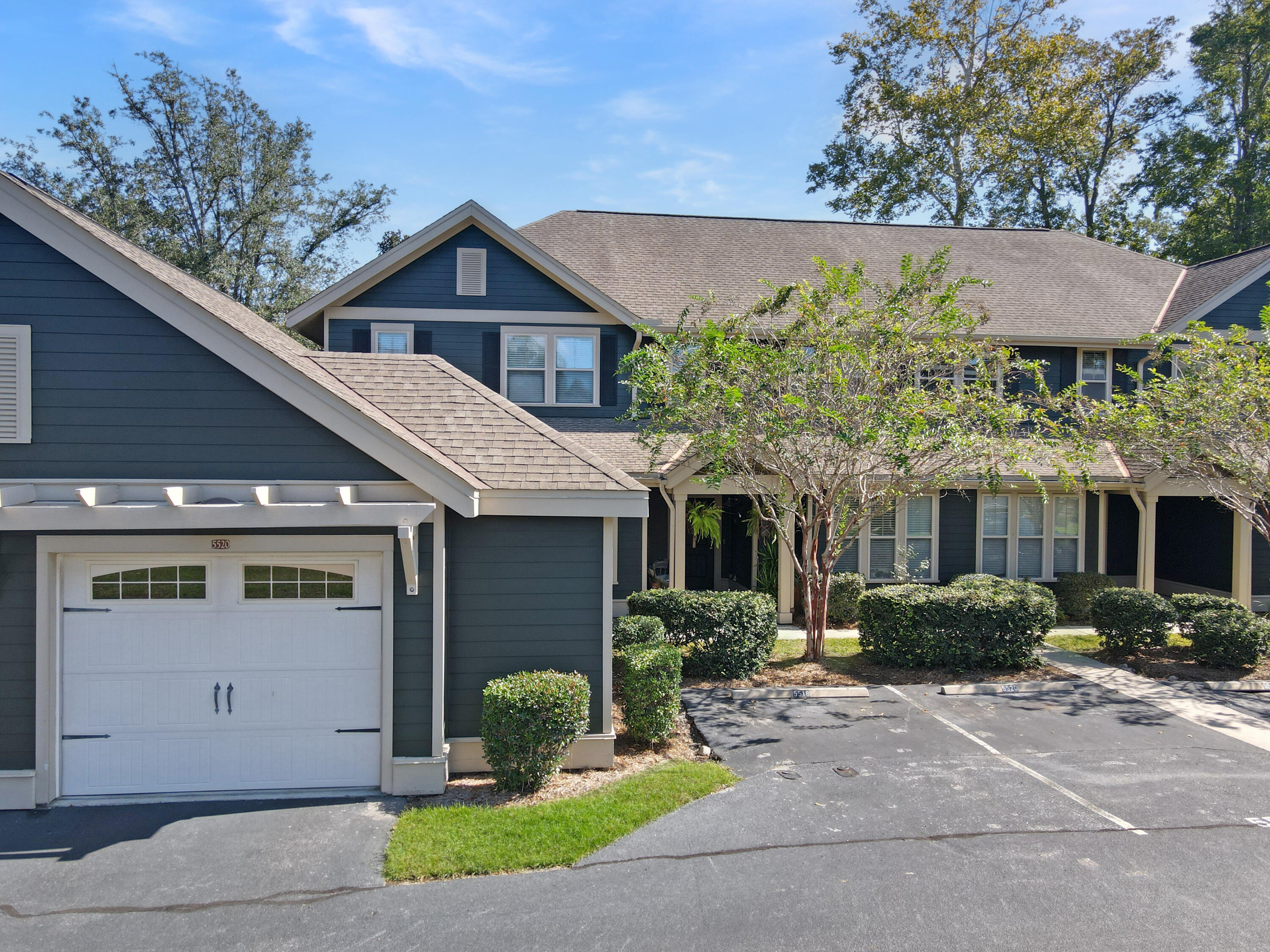 Colonial Chatsworth Cir, North Charleston, SC 29418