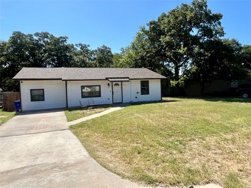 104 Lynn Dr, Azle, TX, 76020-3223 | Card Image