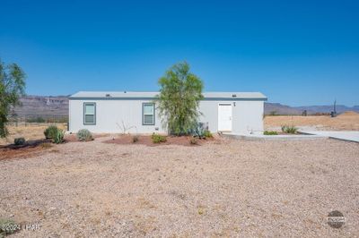 2-web-or-mls-10747 S Paradise Rd Yucca A | Image 2