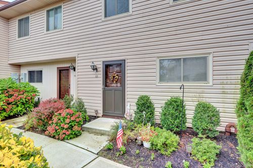 53-650 Newbridge Road, Hempstead, NY, 11554 | Card Image