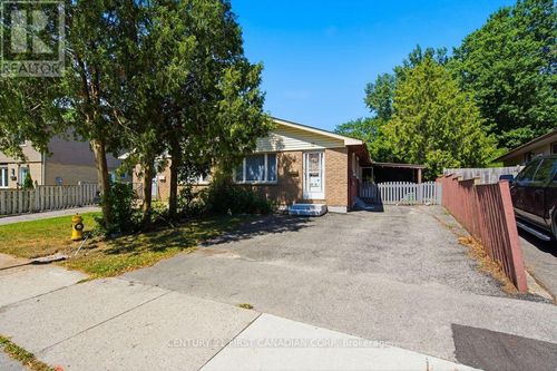 17 Edgemere Cres, London, ON, N5Z4M6 | Card Image