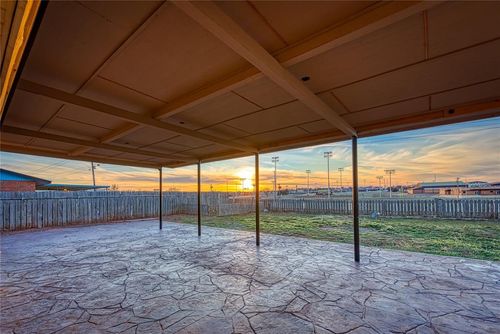 1118 Camelot Dr, Clinton, OK, 73601-5406 | Card Image