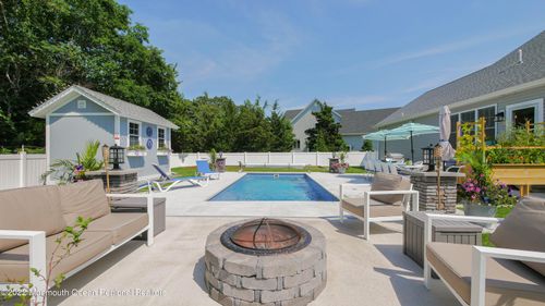 24 Woodview Ln, Cape May Court House, NJ, 08210-2727 | Card Image