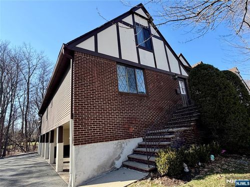 38 Holiday Ct, River Vale, NJ, 07675-5708 | Card Image