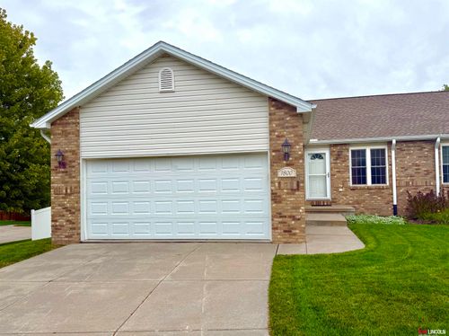 1800 Miranda Ct, Lincoln, NE, 68512-4800 | Card Image